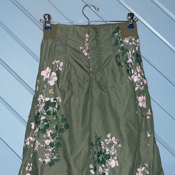 Free People Movement Mesmerize Me Cargo pants Olive Floral - Picture 7 of 12